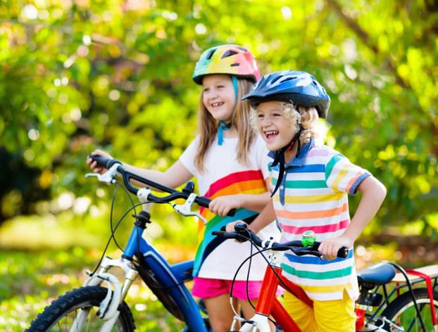 Kinderfreundliche Radwege im Familienurlaub in Eben © Shutterstock
