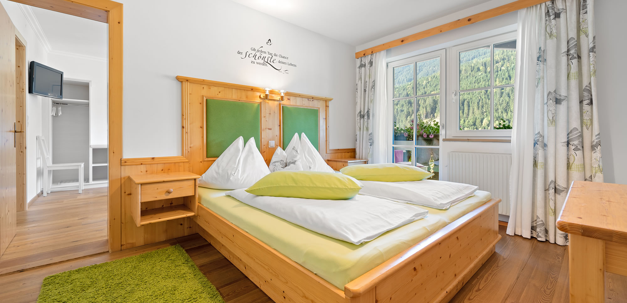 Gemütliche Zimmer und geräumige Appartements im Ferienbauernhof Ortnergut in Eben im Pongau